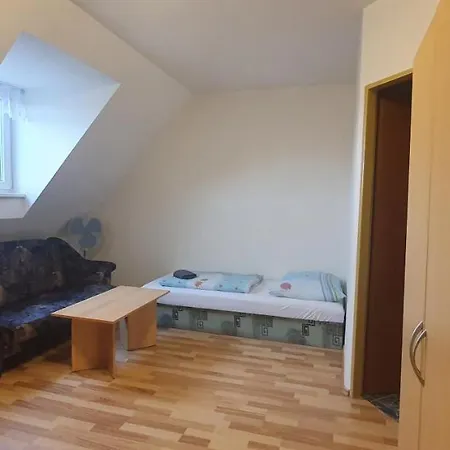 Pod Vinicí Casa de hóspedes 3*